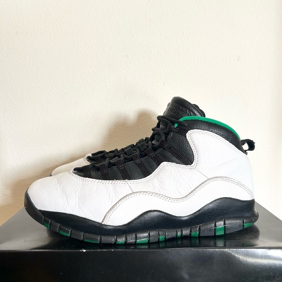 Jordan 10 Retro Seattle size 10 310805-137 2019 PRE-OWNED with OG BOX - Picture 2 of 9